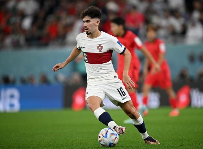 地拉拿迪纳摩[阿尔巴超5]与维拉斯尼亚[阿尔巴超1]的激烈对决，战术、激情与悬念并存